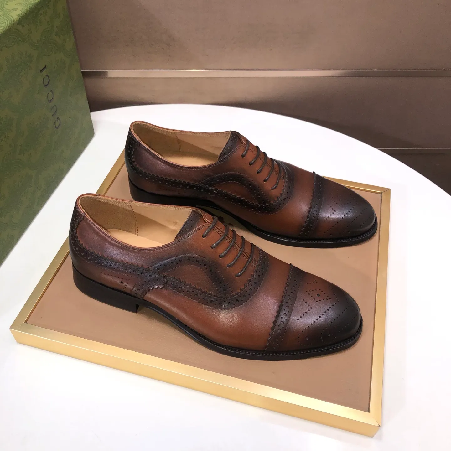 Men's shoes 💰660💰 Brand: GUCCI (Gucci) Standard code: Men's size 38/44 (45/46 can be customized) Grade: Same as the official website Original quality Material: Original cowhide Water-dyed cowhide lining Original rubber outsole Style category: Men's fashionable casual leather shoes Distinguished big-name luxury elements top luxury Color: Actual picture